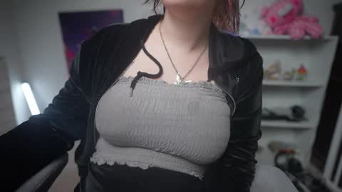 Snapshot of krystalsyxx chatting on March 8, 8:14 pm Krystal Syx online show from March 8, 8:14 pm