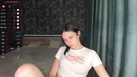 Snapshot of kseni_a chatting on September 28, 3:21 pm Ksenia online show from September 28, 3:21 pm