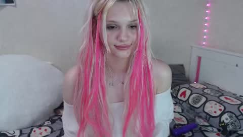 Emilia online show from February 17, 2:09 am