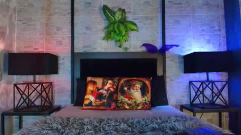 Kylie  online show from December 17, 7:53 pm