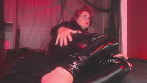 K Y L I E online show from January 9, 4:01 pm