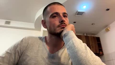 kyravee online show from October 7, 9:55 pm