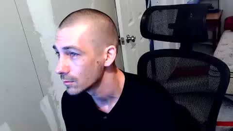 l1v1nth3dr3am online show from March 21, 8:19 am