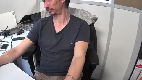 labelette007 online show from December 18, 1:45 pm