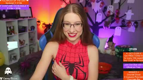 Lacey Bloom online show from October 31, 1:50 am