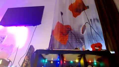 lachicadeldiablo online show from March 7, 9:31 am