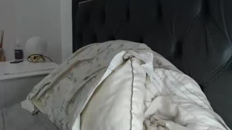 lady____a online show from May 14, 1:04 am
