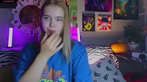 Snapshot of lady_lucky_love chatting on September 22, 4:33 pm KENDALL NATHANPVT IS OPEN online show from September 22, 4:33 pm
