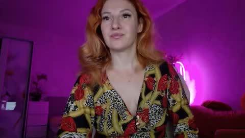 Sima Ladybigsmile online show from November 18, 4:15 am