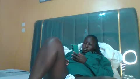 lindah32 online show from April 14, 12:47 am