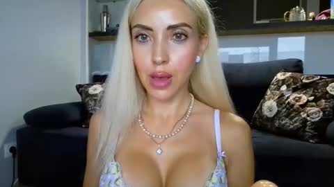 ladyyuliia online show from October 1, 1:43 pm