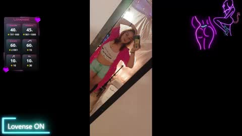 Snapshot of lahurent_weed420 chatting on February 19, 6:10 pm paola and a guest lol online show from February 19, 6:10 pm