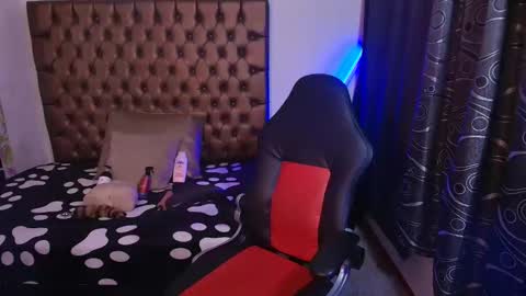 Camila online show from March 25, 9:10 pm