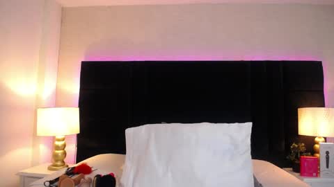 Laila Stilwills online show from April 12, 10:14 pm