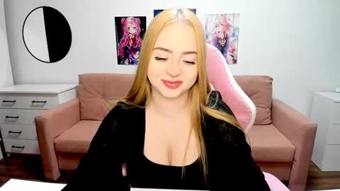 Kira online show from March 5, 10:30 pm