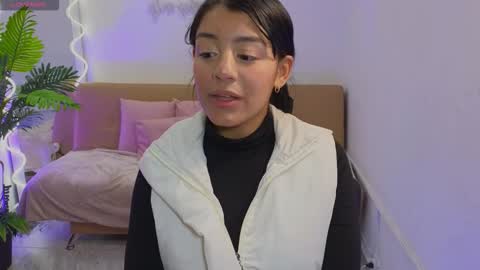 Snapshot of lalalutsy_tay chatting on October 18, 7:18 pm Lala online show from October 18, 7:18 pm