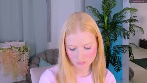 Laly online show from October 6, 5:09 pm