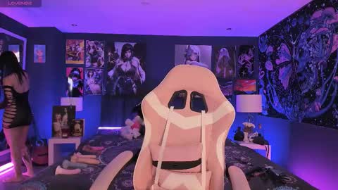 L A N A  online show from October 4, 3:54 pm