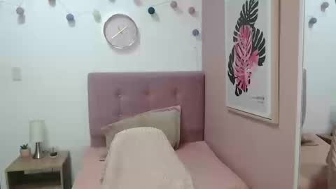 Lanna online show from March 25, 1:18 pm