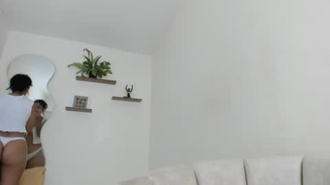 Leana online show from June 20, 9:15 am