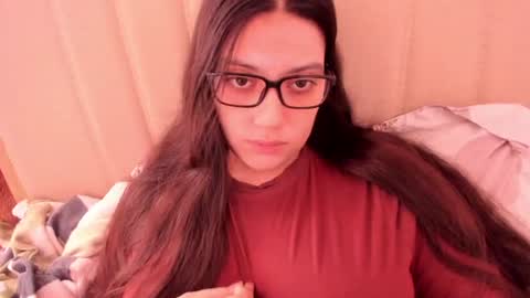 lara online show from April 8, 3:04 pm