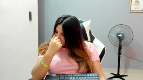 Lara online show from July 9, 10:25 pm