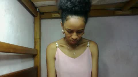 larah98 online show from February 11, 6:28 am