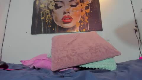 REINA  online show from January 6, 5:28 pm