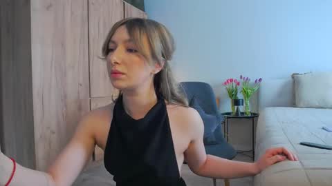 Snapshot of larakanes chatting on February 17, 8:09 am LaraKanes online show from February 17, 8:09 am