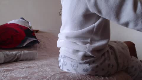 laralhotr online show from December 31, 10:15 am