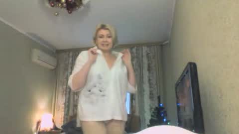 laramrs online show from December 20, 11:50 am