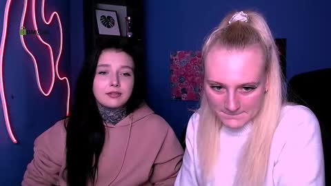 laratiz online show from November 13, 2:53 pm