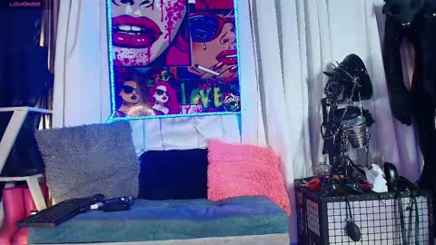 Snapshot of latex_rose_daniels chatting on February 26, 12:49 pm ROSE online show from February 26, 12:49 pm