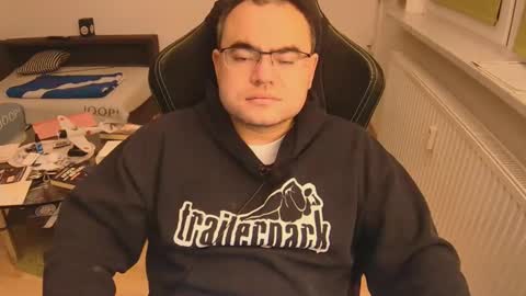 latexboy893 online show from November 19, 7:12 pm