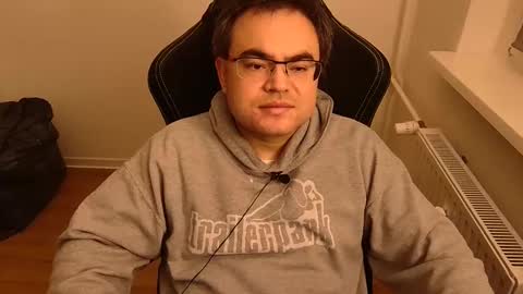 latexboy893 online show from March 2, 11:11 pm