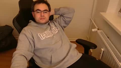 latexboy893 online show from February 16, 9:13 pm