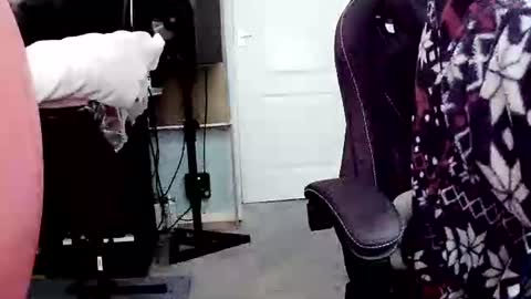 latexchris77 online show from February 28, 11:47 am