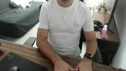 latexdave84 online show from March 18, 7:14 am