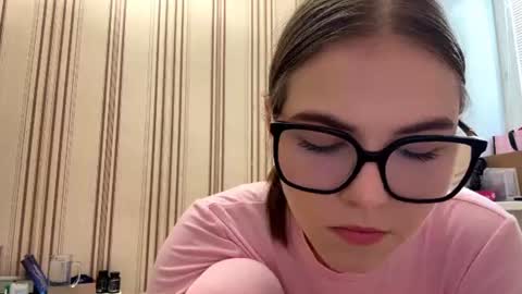 Mia online show from June 28, 2:35 pm