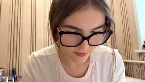 Mia online show from June 10, 1:54 pm