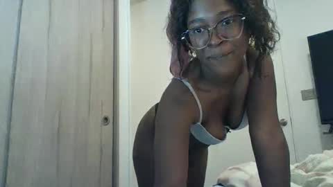latina033 online show from November 17, 1:41 am