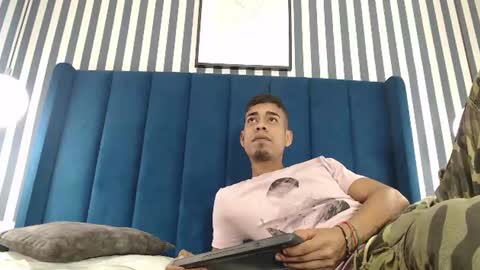 latinbigcrazy online show from June 16, 3:43 am