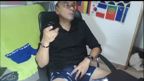 latinmartin254 online show from June 15, 5:10 am