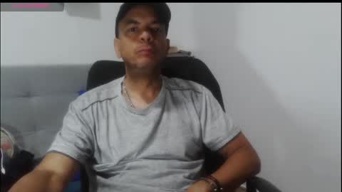 latinmartin254 online show from April 19, 5:19 am