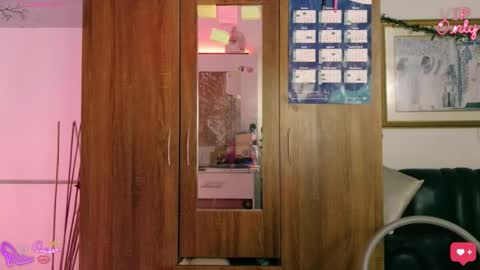 laujgray online show from March 13, 2:37 am