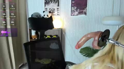 laukyubey1 online show from March 7, 7:47 pm