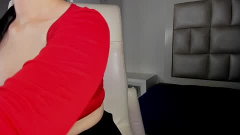 laura__js_ online show from September 26, 6:32 am