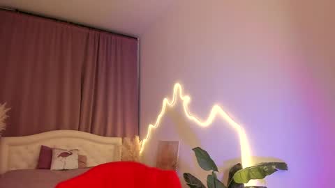 Laura online show from April 3, 9:55 pm