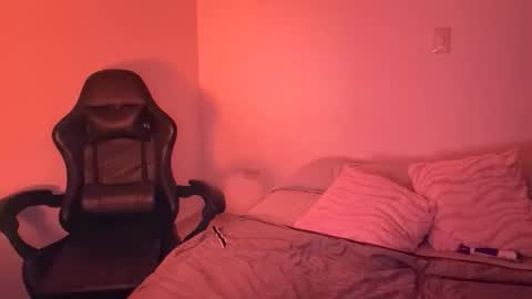 laura online show from February 17, 12:09 am