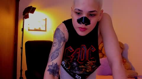 Laura Rose online show from April 2, 8:38 pm